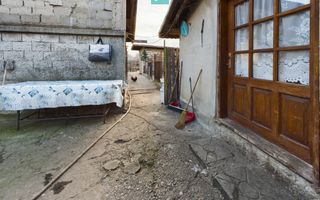 Casa modesta, 2500 mp teren, Domnesti - Poză 11