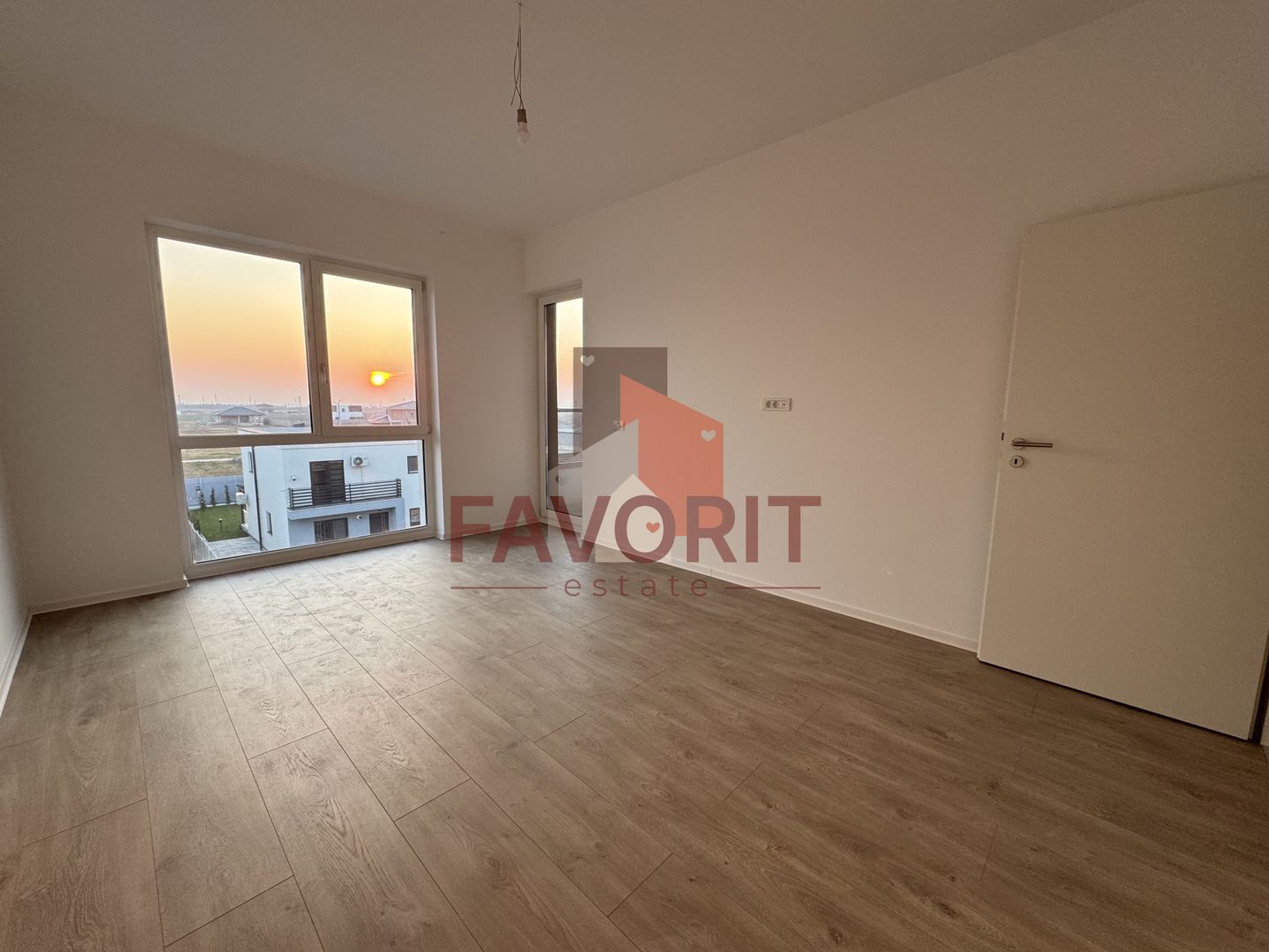 Etaj intermedar.  Decomandat. Cu 2 bai - Poză 7