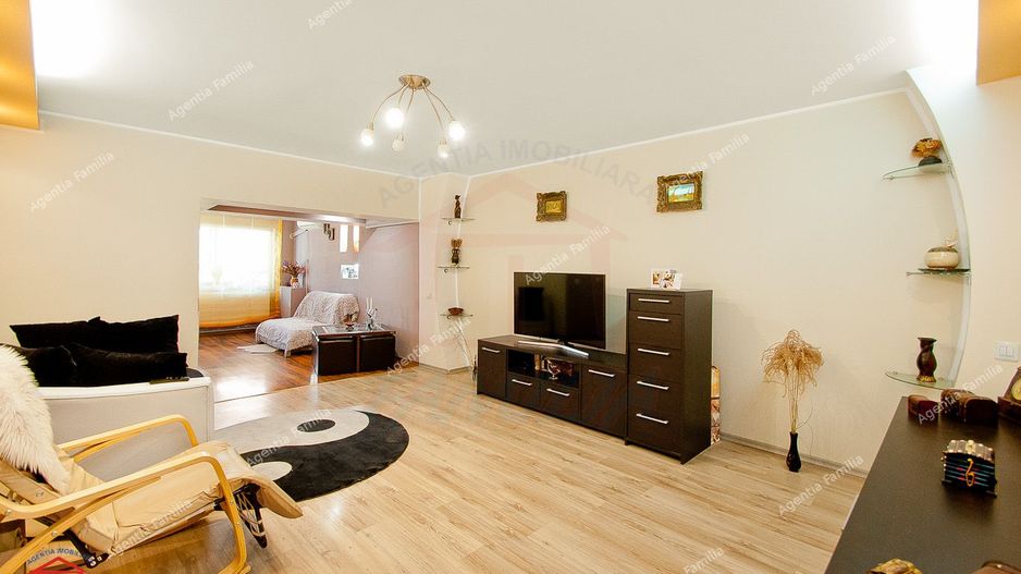 Vanzare apartament cu 3 camere Str. Domneasca, 104 mp, etaj 1. - Poză 1