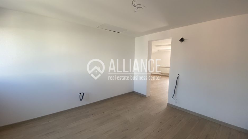 VALU LUI TRAIAN(COD 07) -Casa P+M 5 camere cu teren de 300 mp - Poză 25
