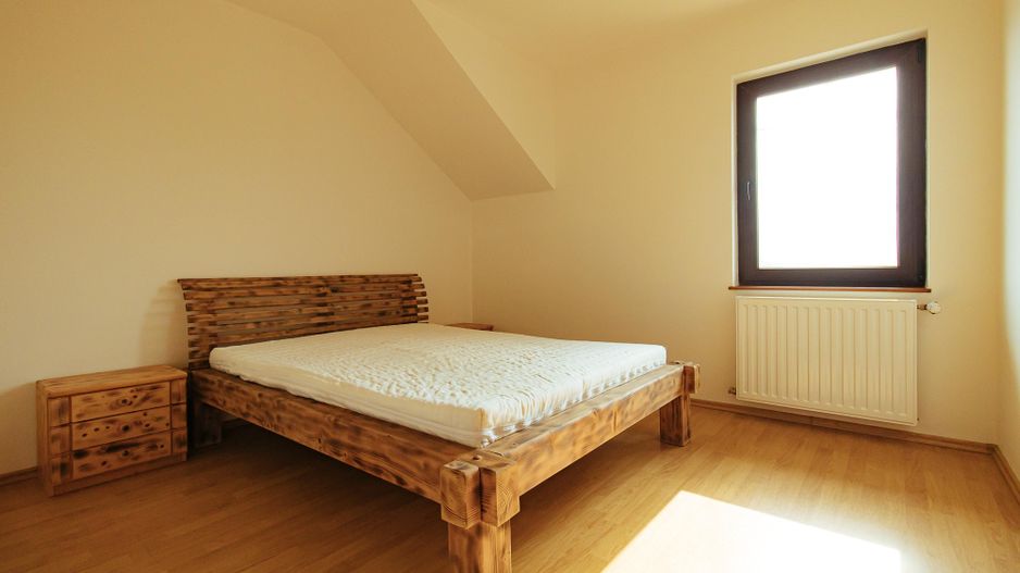 Casă nouă, intrare Stupini - Poză 34