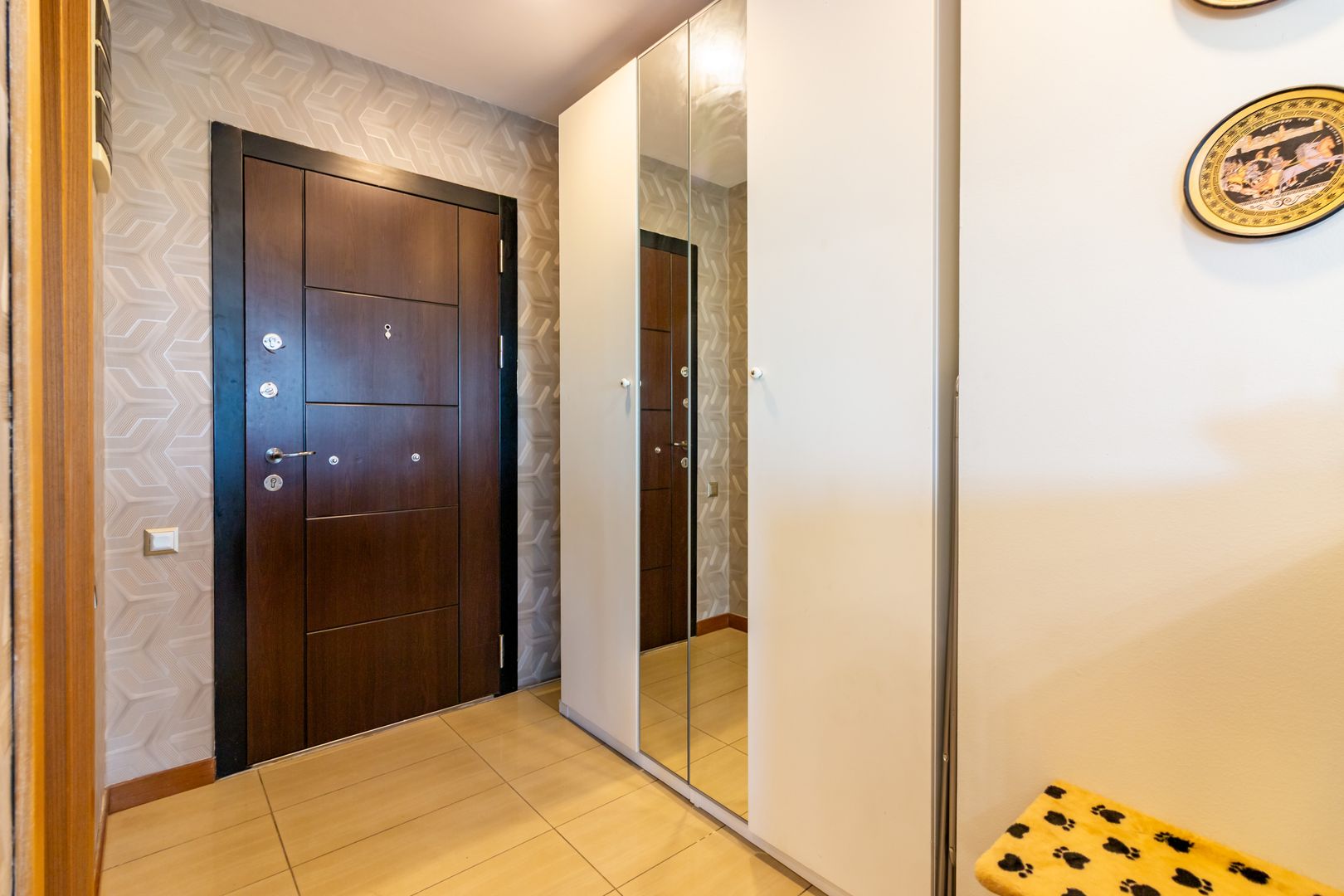 Apartament în Cosmopolis Renovat Modern - Poză 10