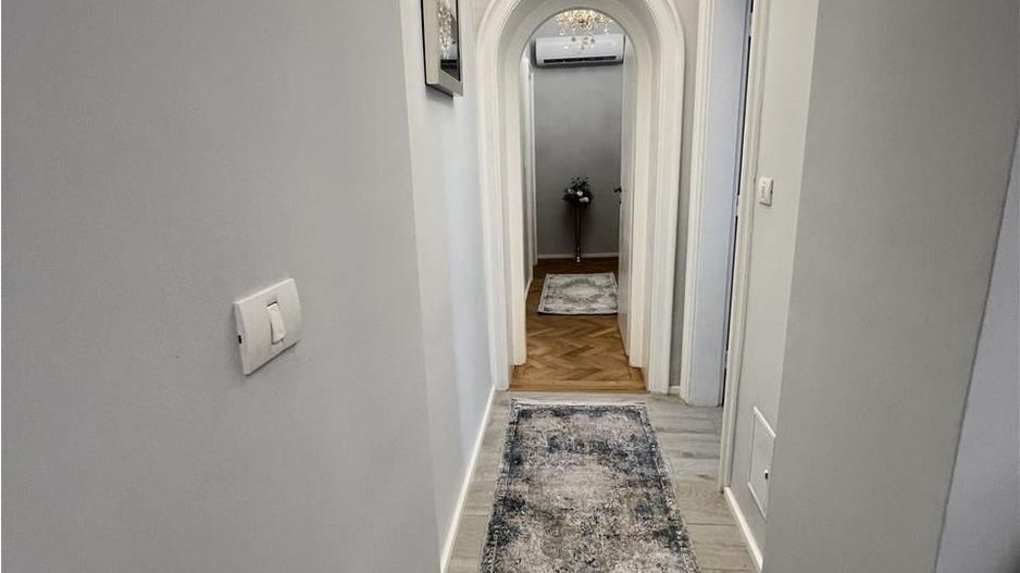 3 camere deosebit amenajat LUX  boxa curte acces auto - Poză 6