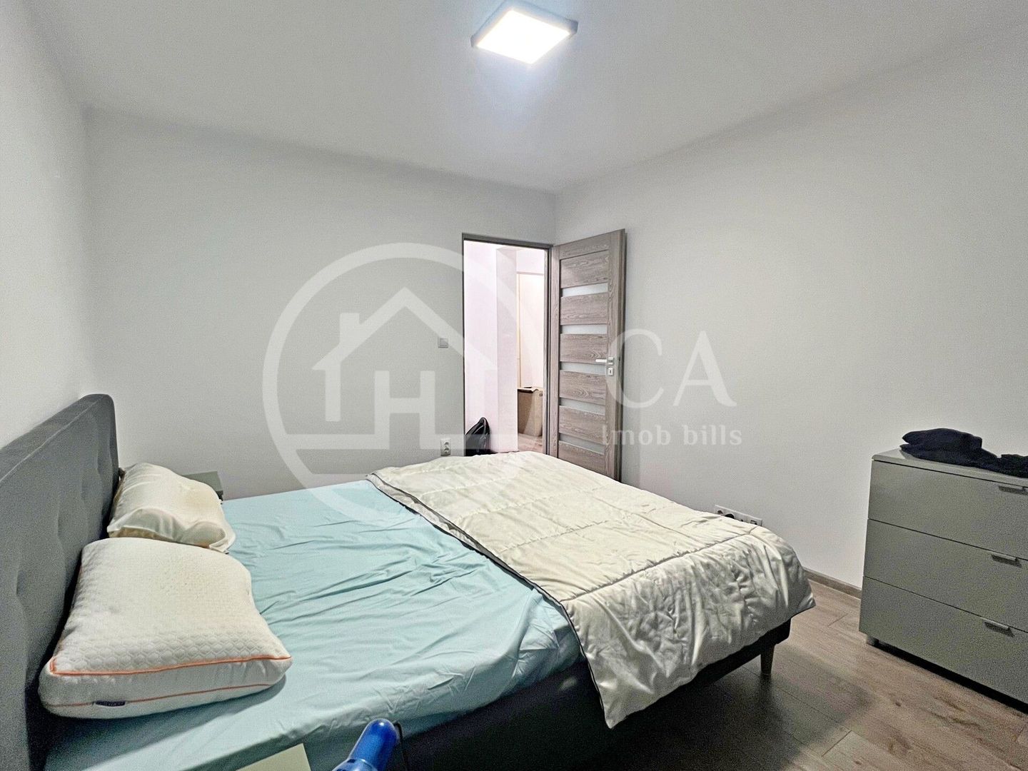 Apartament de vânzare cu 3 camere in zona Rogerius, Oradea - Poză 6