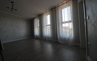 Curte, 4 apartamente, 8 camere, perfectă pt activități educaționale-Dumbravita - Poză 25