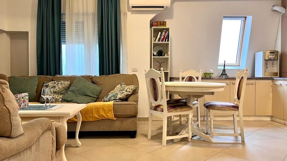 APARTAMENT tip penthouse  ZONA Torontalului - Poză 1