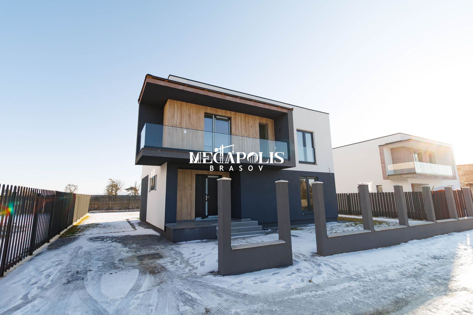 Casa Stil Mediteranean/ Intrare in Sanpetru - Poză 1