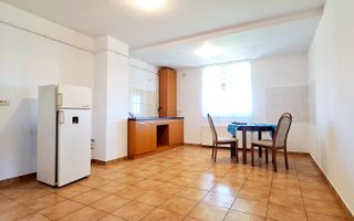 Oferim spre inchiriere, Apartament spatios, 4 camere, pentru locuit sau Firme - Poză 11