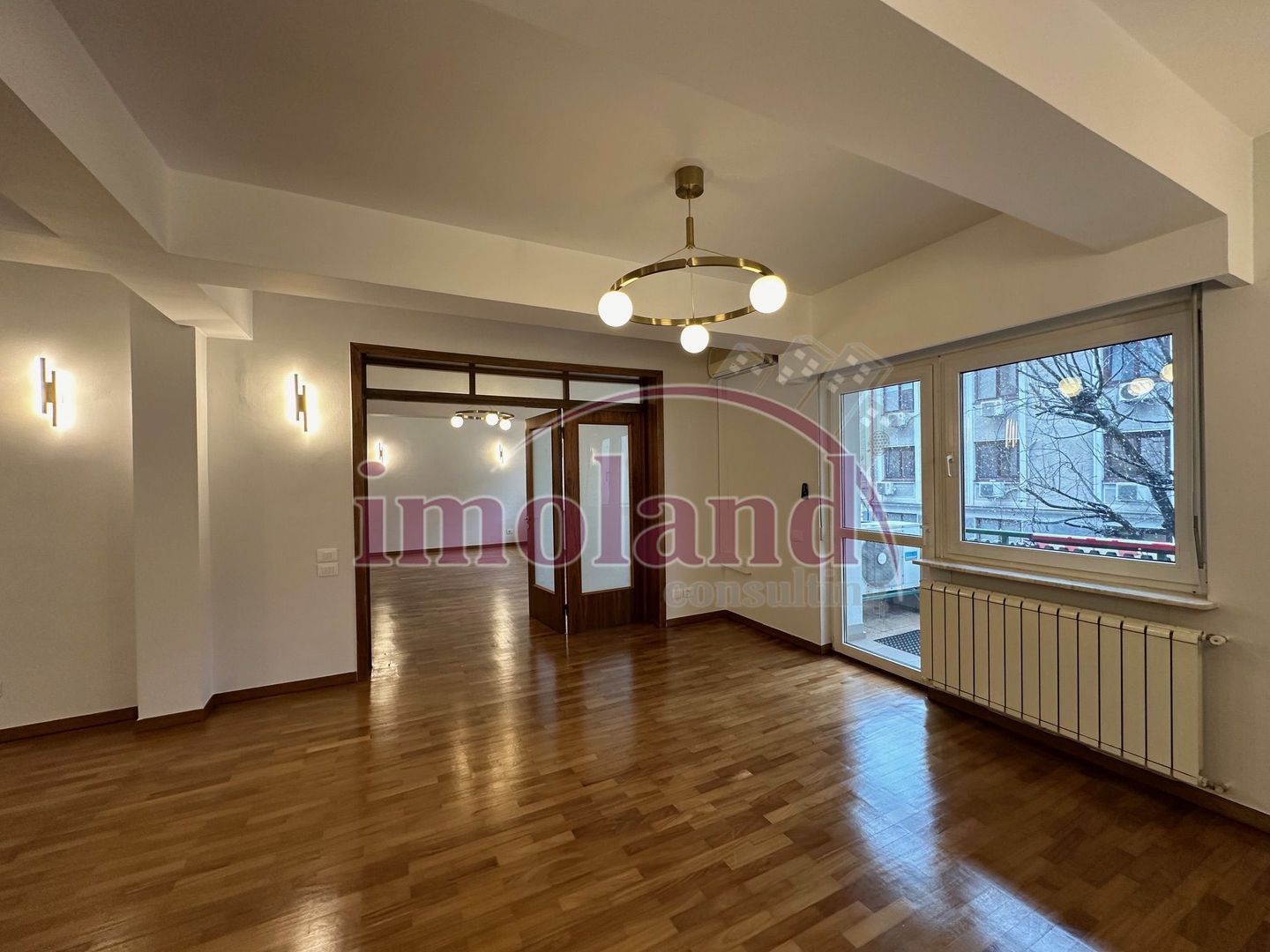 Inchiriere - Apartament Renovat Integral - Primaverii - Poză 1