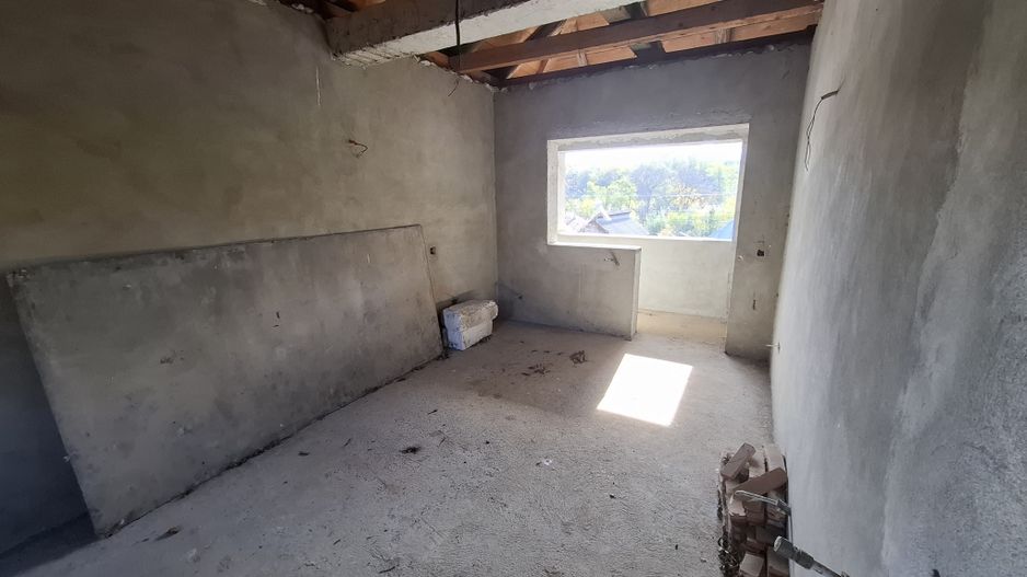 ila cu 6 camere + casă locuibilă pe teren intravilan de 1700 mp, cu vi - Poză 13