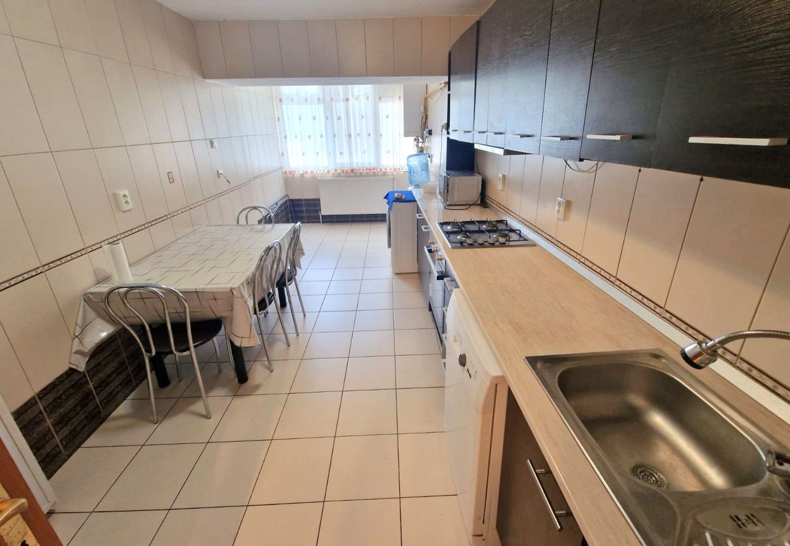 Apartament de inchiriat pe Faleza Dunarii - 3 camere, 105 mp, parter - Poză 2