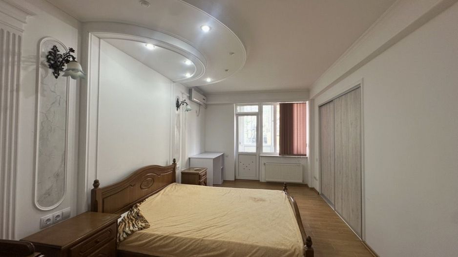 Apartament cu 2 odăi +living ultra centru, Mun. Chișinău - Poză 12
