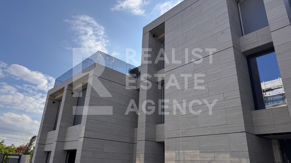 Vilă Spațioasă cu grădină privată în Nordul Capitalei. - Poză 2