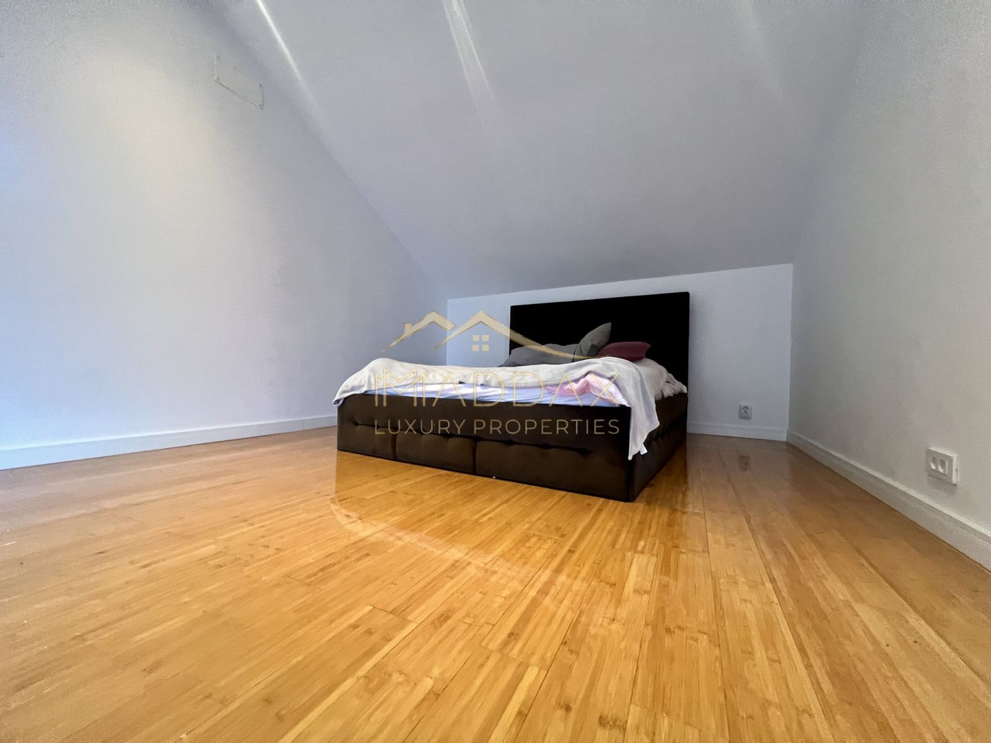 Casa **8 camere** // Domenii - Poză 15