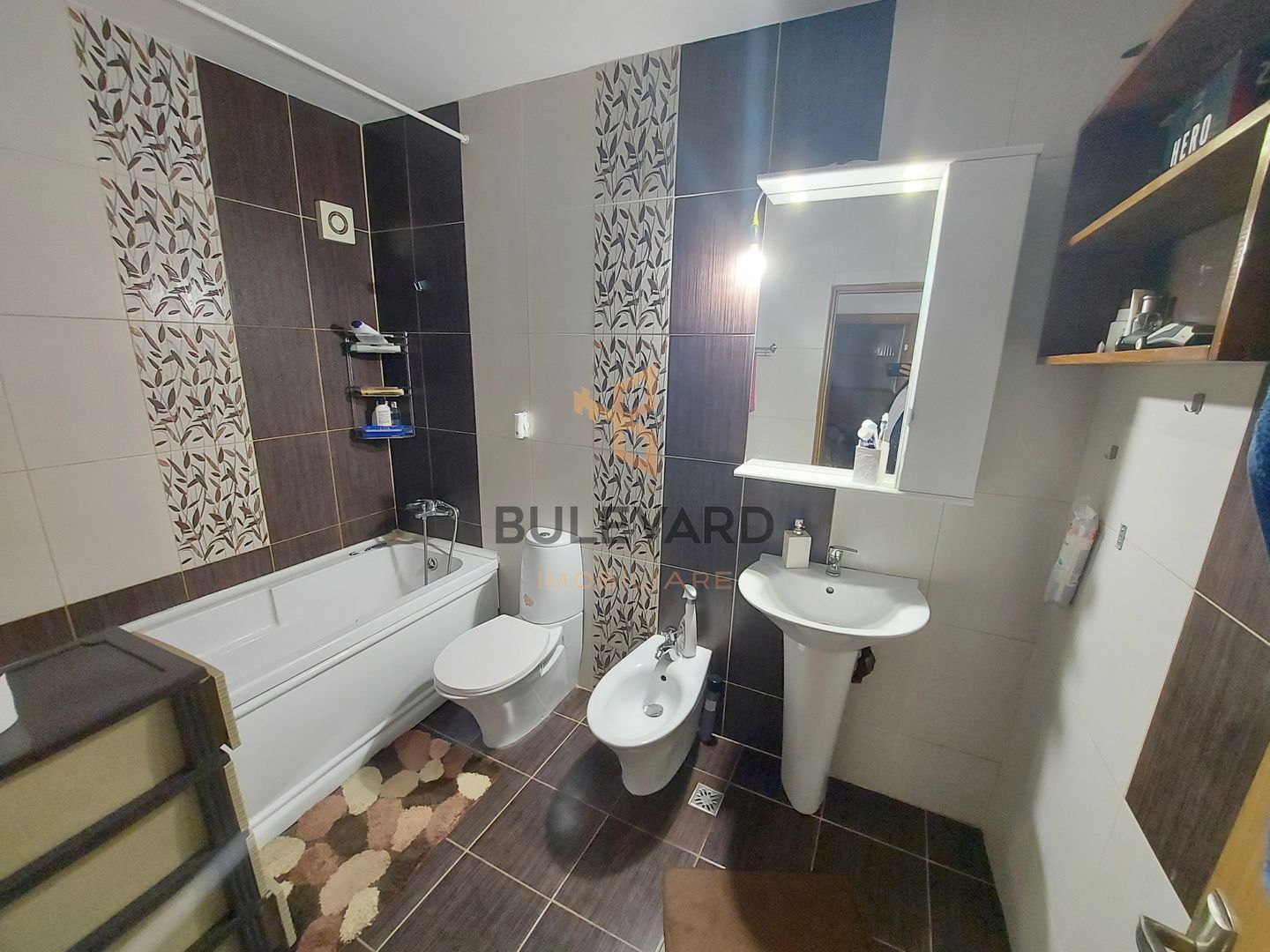 Apartament cu 3 camere 73.5 mp,  zona strazii Florilor! - Poză 4