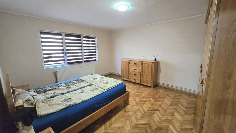 De închiriat apartament 3 camere Micro 16 Parter - Poză 3
