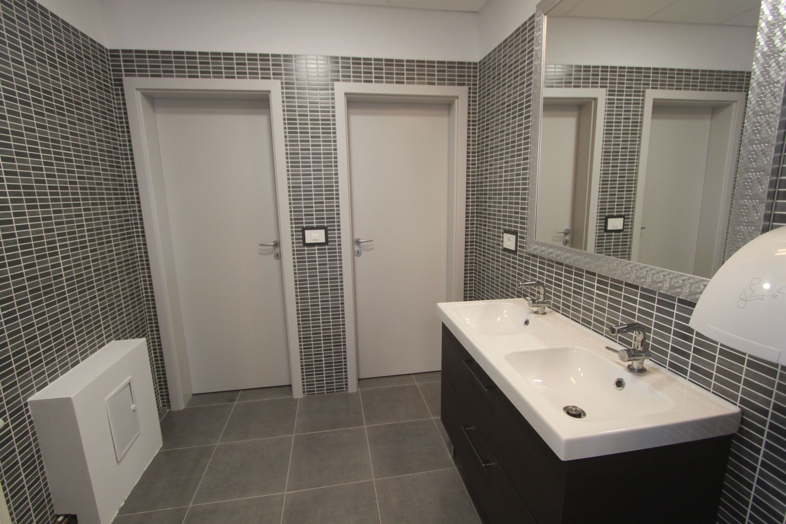 Cladire birouri - 282 mp -  zona Rebreanu - Poză 33