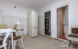 Casă spațioasă cu potențial de renovare și personalizare, în Viișoara - Poză 7