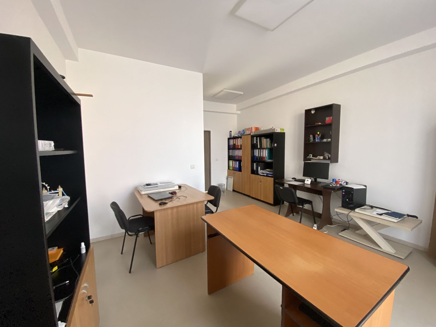 Spatiu birou - Poză 3