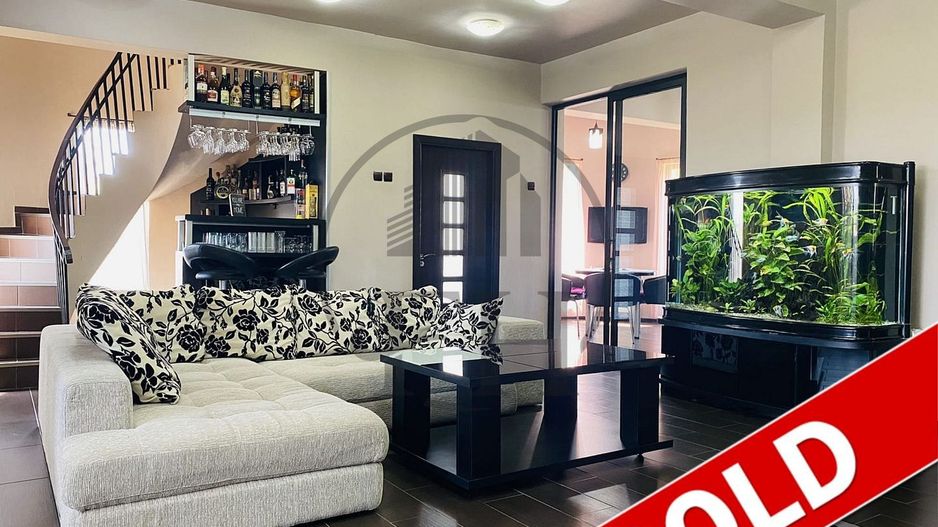 SOLD/ VANDUT Vila cu teren in Valu lui Traian - Poză 1