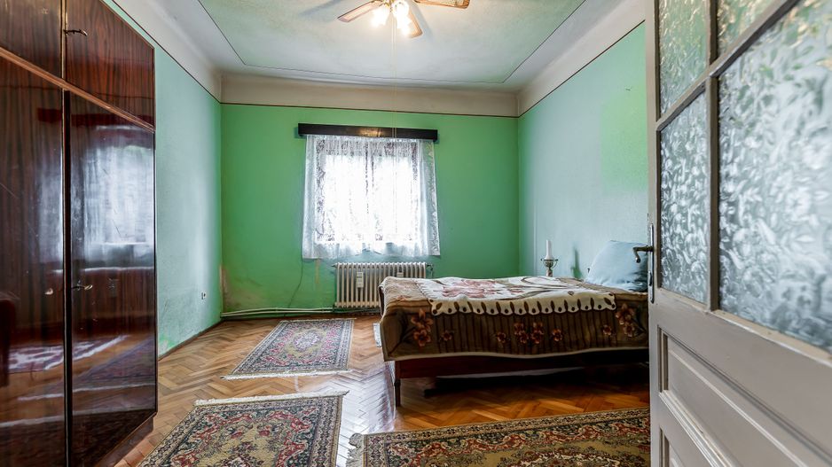 Casă cu teren de 370 mp în Zona Funcționarilor - Poză 2