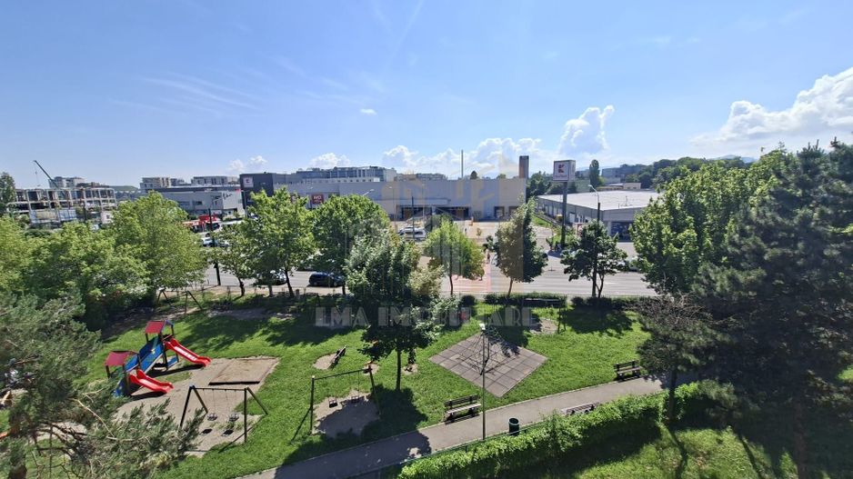 Camera de camin Tractorul Brasov vis a vis de Kaufland - Poză 17