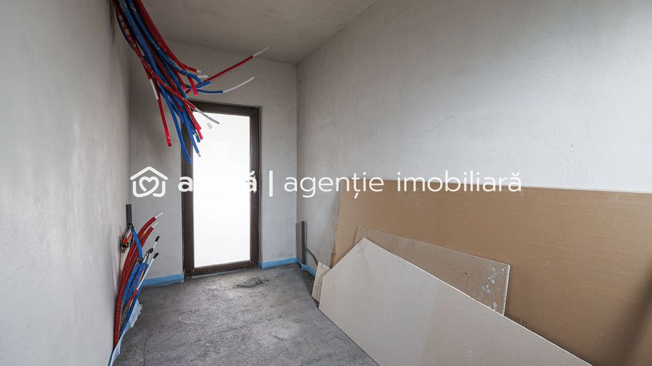 Casă nouă, impunătoare și luminoasă, construită cu griijă la detalii. - Poză 11