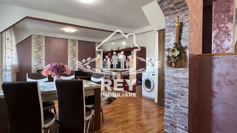 De vanzare- Apartament 3 camere str Luptei - Poză 10