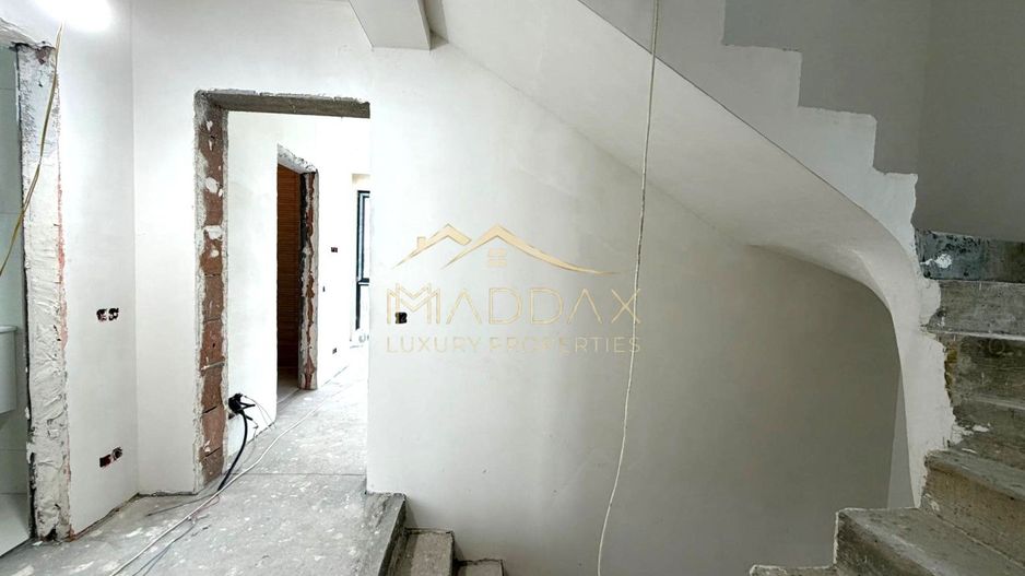 Vila moderna 6 camere // 190mp // teren 300mp // Tunari - Poză 16