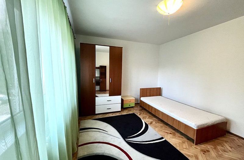 Un apartament spațios cu 3 camere, et. 1, in zona Girocului - Vladeasa - Poză 9