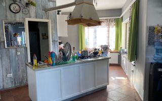 Vilă modernă cu piscină și terase generoase, zona Faget - Poză 11