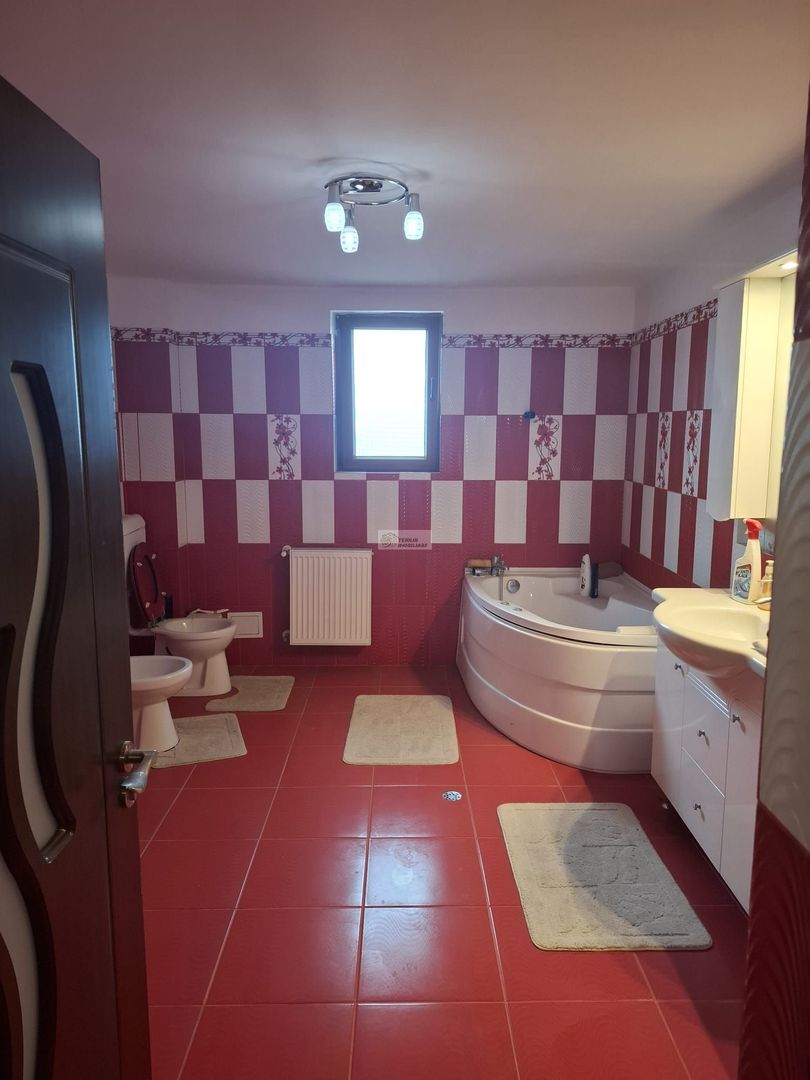 Casa/vila de vanzare in Garoafa /Vrancea - Poză 11