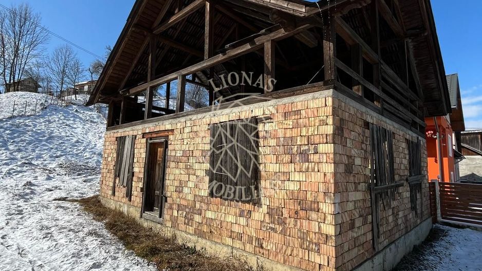 Casa la rosu-Zona Bistrita Bargaului-Teren-700mp - Poză 1