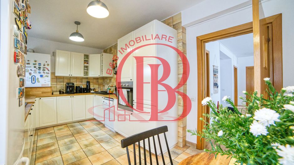 Casa complet mobilata 5 camere 3 bai curte generoasa - Poză 11