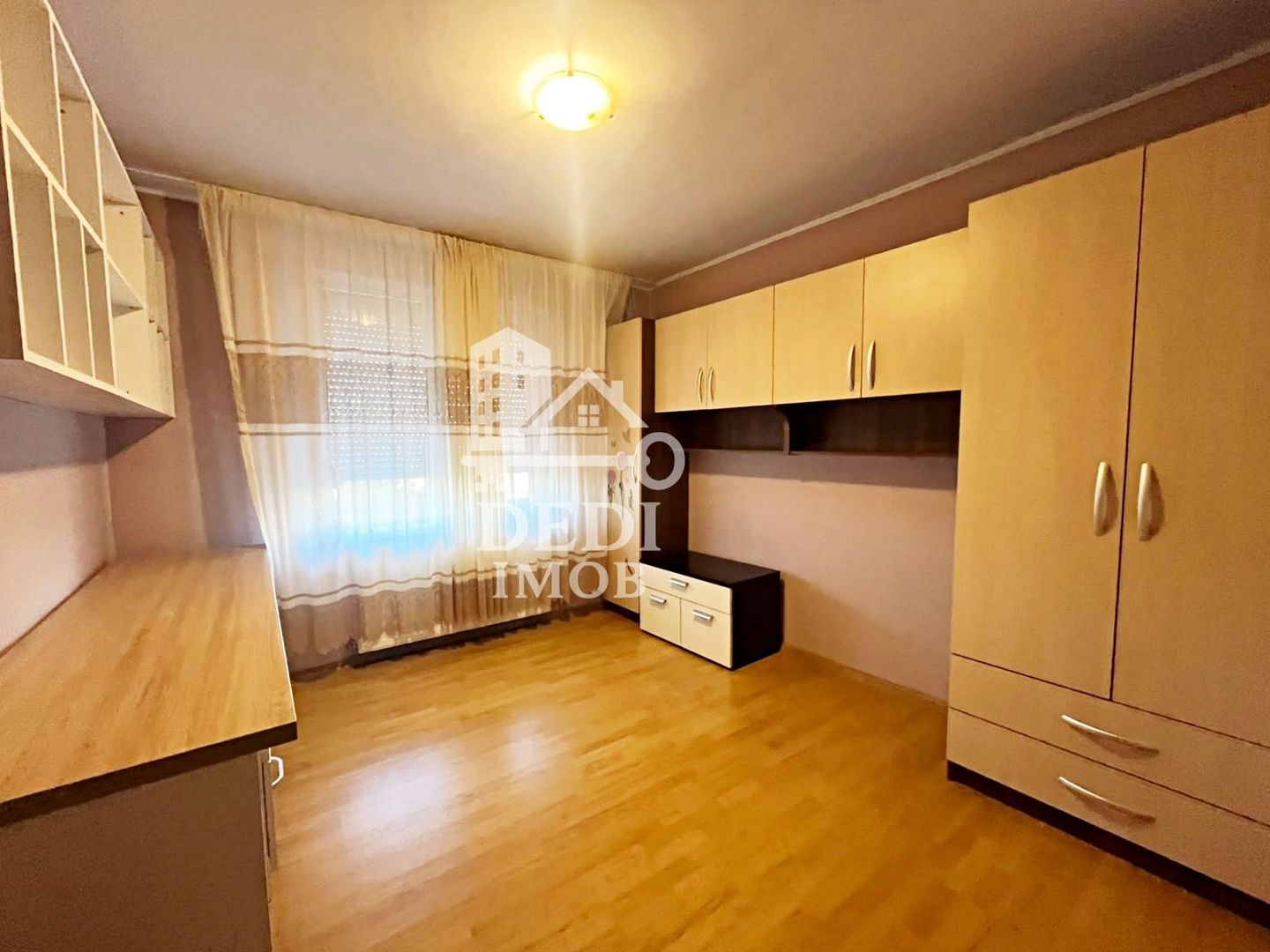 Apartament 3 camere de vanzare in zona Rogerius, Oradea - Poză 5