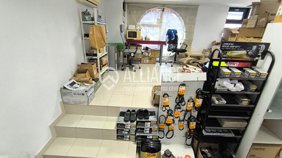 CENTRU ATELIERELOR - Spatiu comercial cu suprafata vitrata mare ! - Poză 14