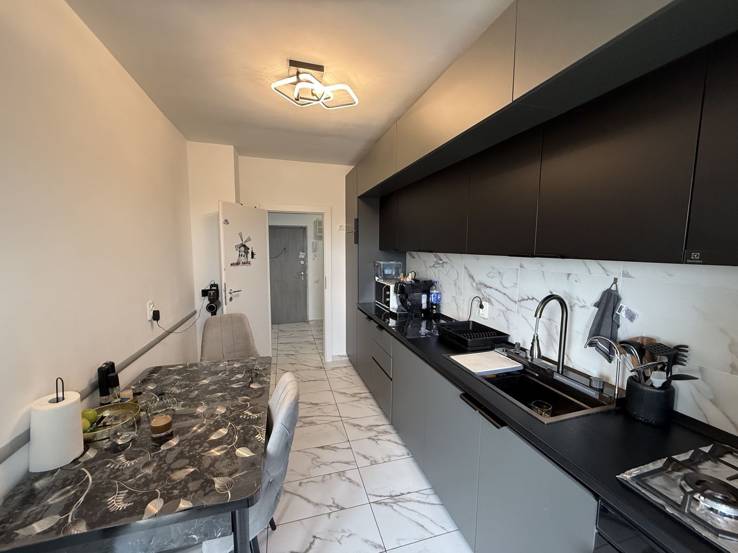 Ap 3 camere 94 mp - terasa 16 mp -loc parcare- bloc nou 2021 - Poză 2