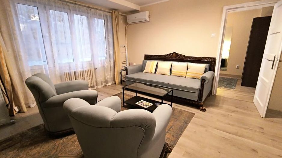 Piata Romana - Magheru - KFC - Poză 1