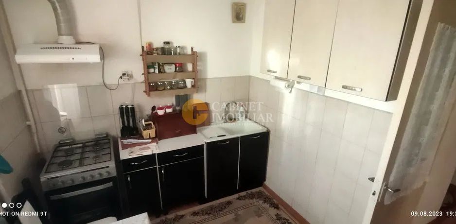 Etaj 3 Apartament 3 Camere Decomandat Nicolina Bloc 1982 - Poză 3