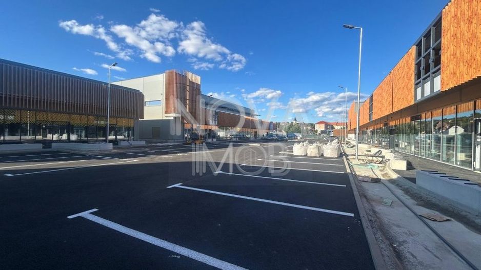 Spatiu comercial de inchiriat - Central, Cisnadie - de la 100 mp - Poză 1