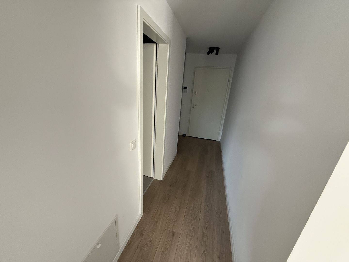 AP. 2 CAMERE- QUARTIER AZUGA, PARCARE SUBTERANA, CENTRALA, BLOC NOU - Poză 6