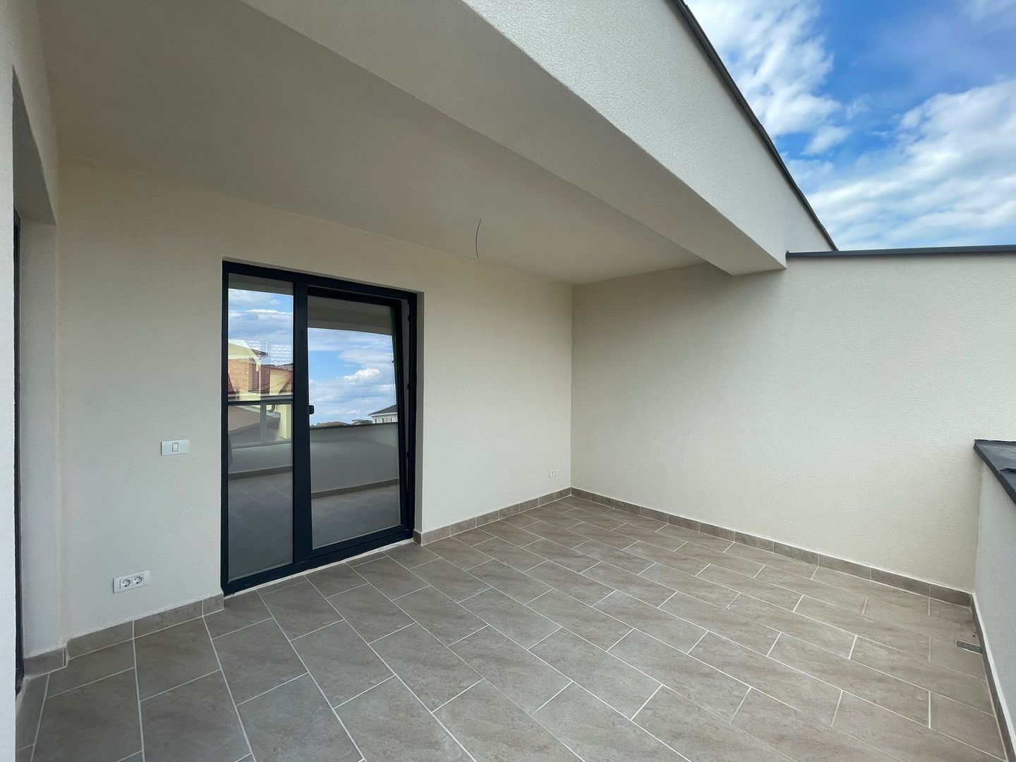 Duplex spațios cu teren generos-Moșnița Nouă - Poză 12