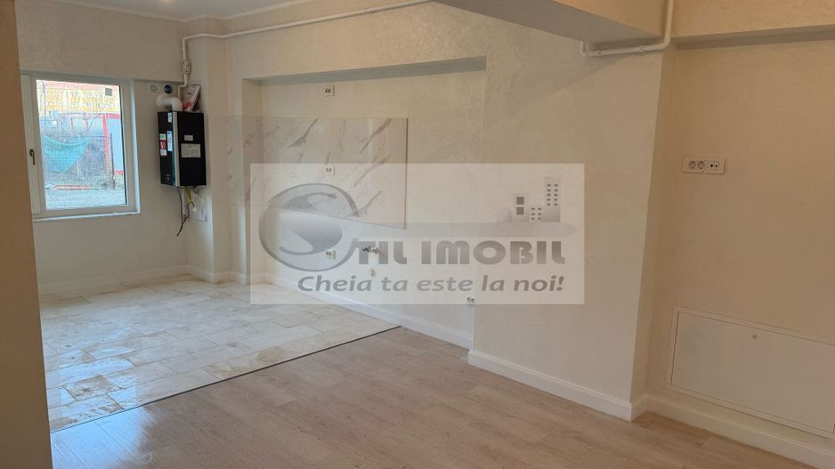 Spațiu com+Loc de parca– 40 mp, Parter, Royal Town Copou – 650€ neg. - Poză 1