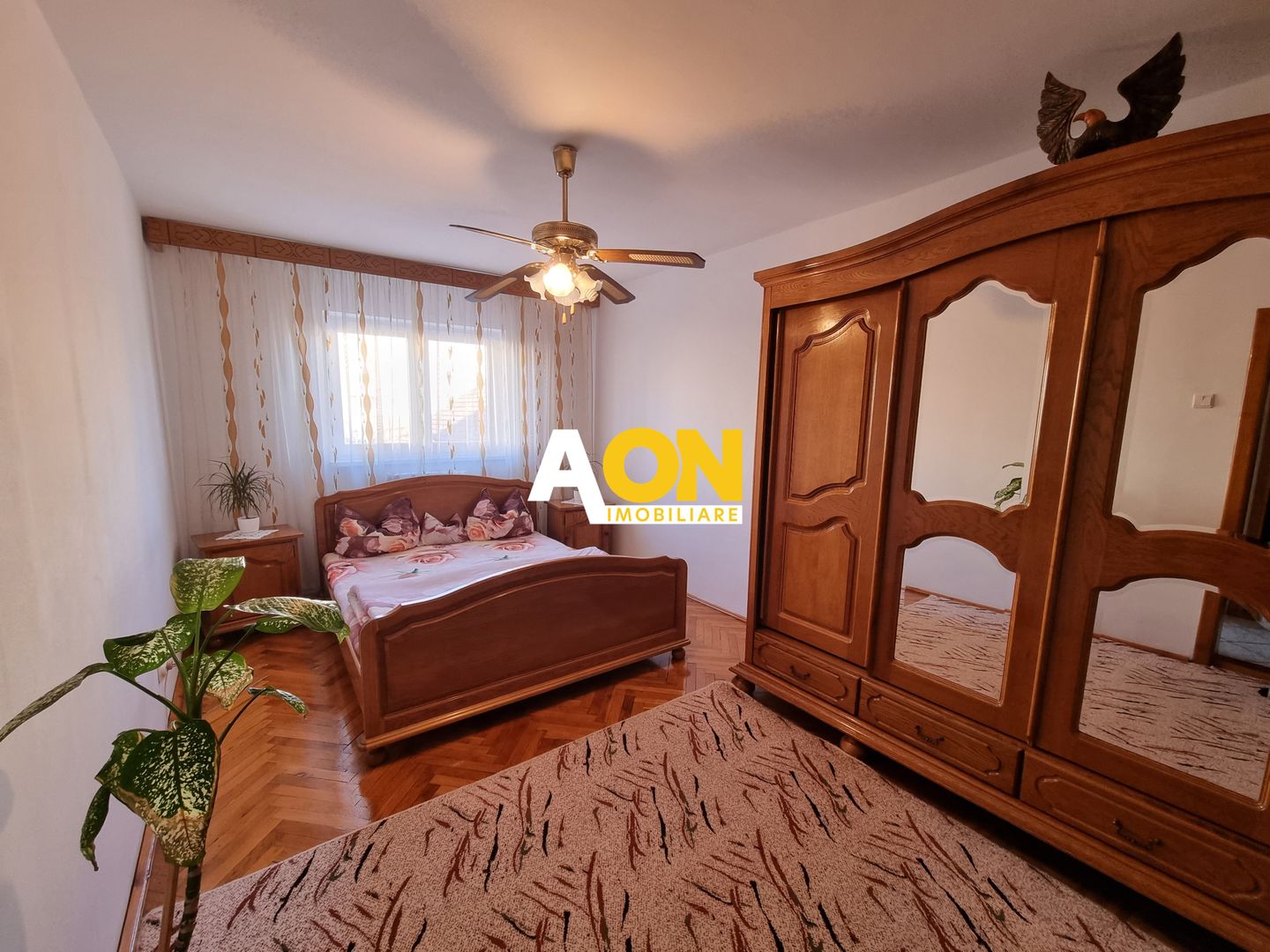 De vanzare apartament 5 camere, etaj intermediar, Cetate - Poză 2