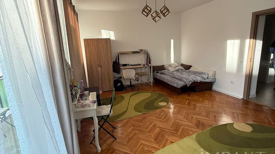 3 camere de inchiriat in zona Platinia - Poză 1