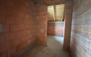 Casă Parter+Etaj– la roșu în interior, la cheie în exterior – Selimbar - Poză 9