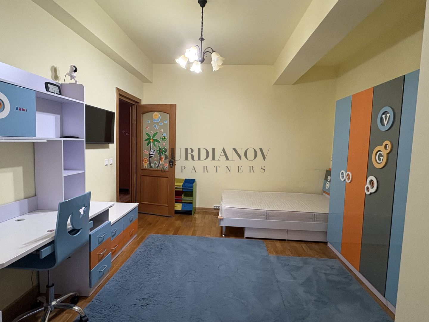 Casă cu 4  camere de închiriat - Vitan - Poză 9