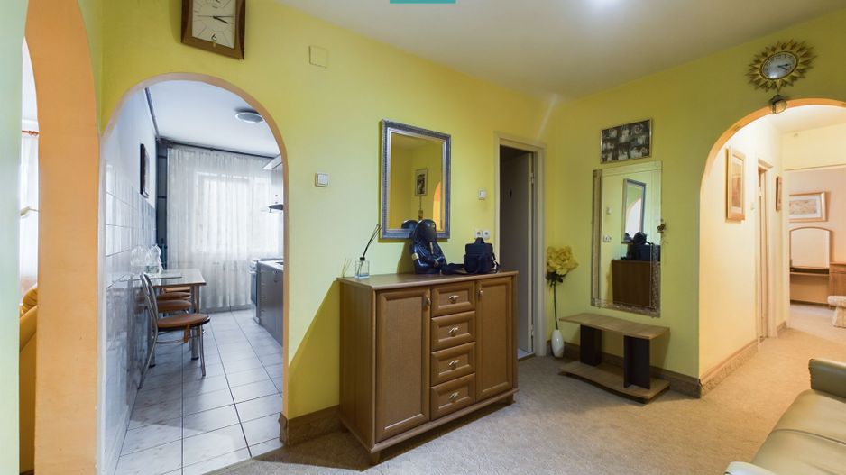 Apartament cu 3 camere pe Aleea Tomis - Poză 1