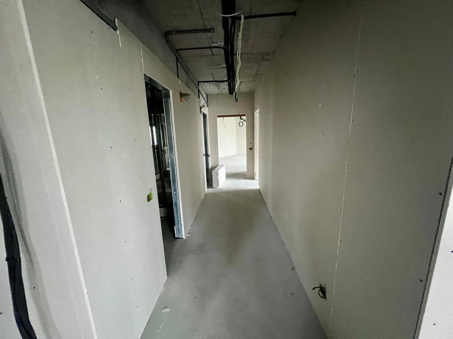 Apartament 3 camere in zona de Nord - Poză 2