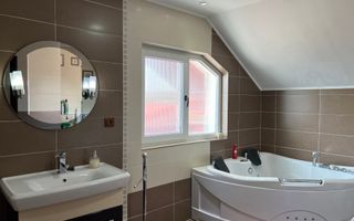 Case cu 7 camere, curte proprie + spălătorie, în Sighetu Marmației - Poză 18